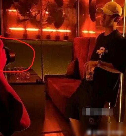 夜店最新爆料大全图片,揭秘最新爆料大全图片背后的故事